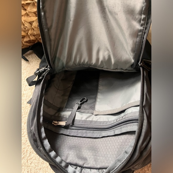 The North Face Recon Backpack Black unisex Travel Work Commuter - Picture 10 of 13